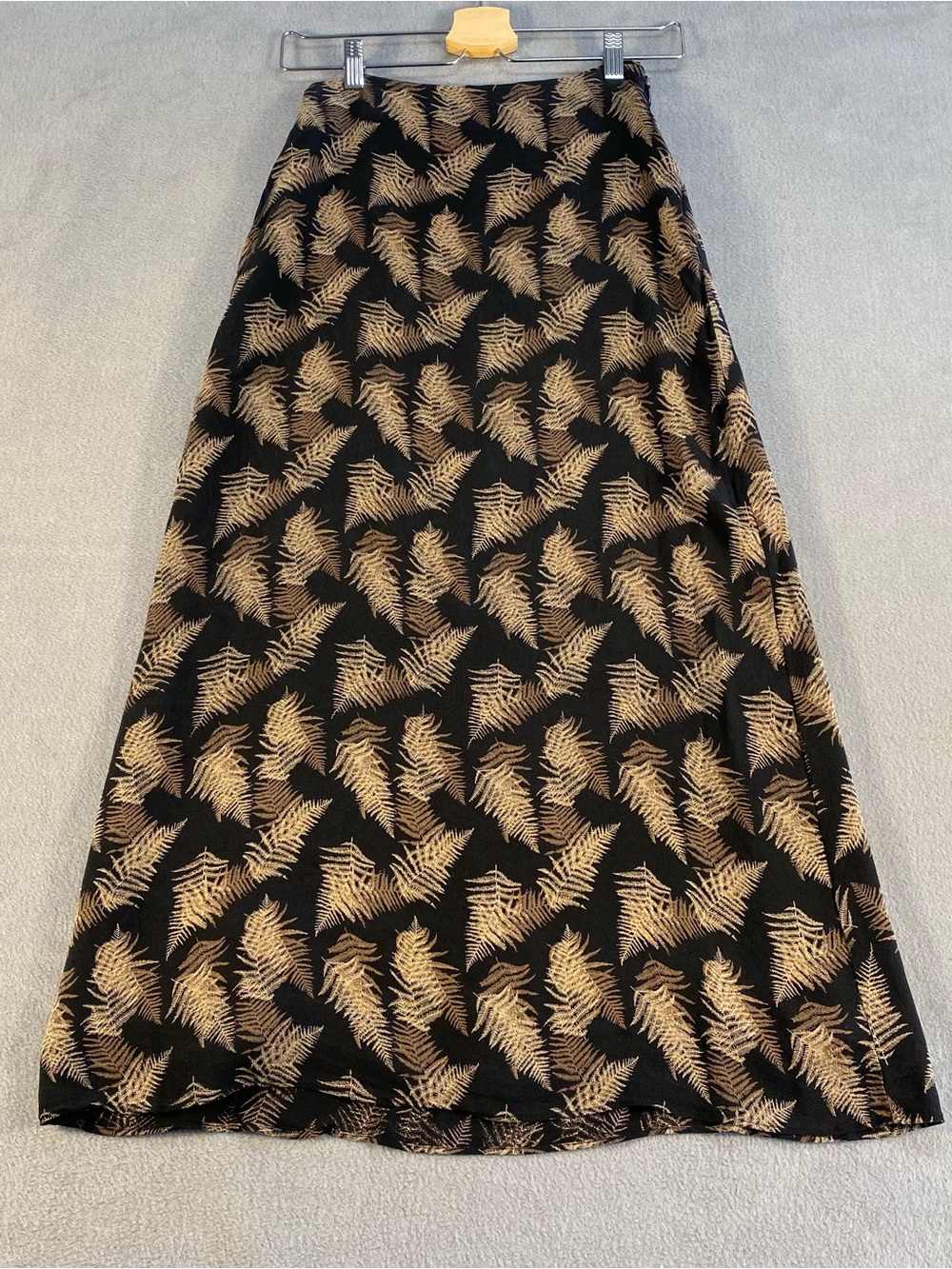 Calvin Klein women’s Black & Tan Patterned A-Line Skirt, side zipper, lined, 4